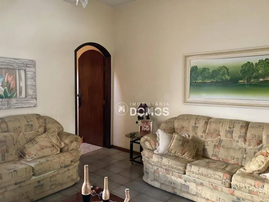 Foto 2 de Casa com 4 quartos à venda, 137m2 em Pedreira, Guaratingueta - SP