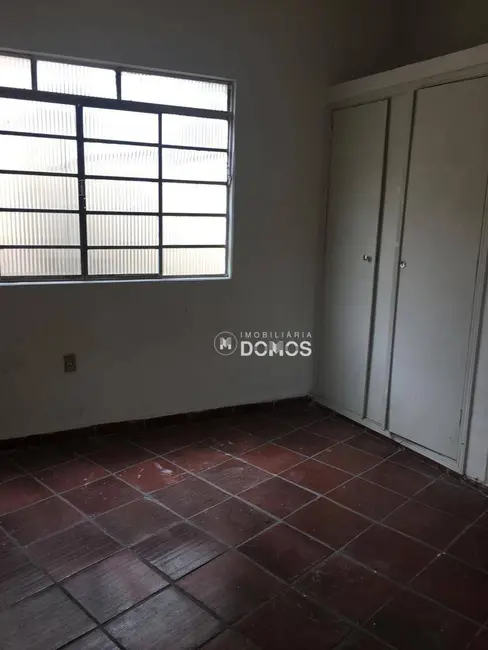 Foto 2 de Casa com 3 quartos para alugar, 250m2 em Centro, Lorena - SP