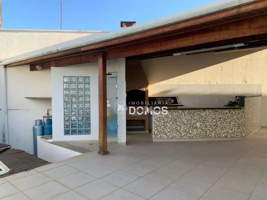 Foto 1 de Casa com 4 quartos à venda e para alugar, 585m2 em Parque Residencial Mirante do Vale, Guaratingueta - SP
