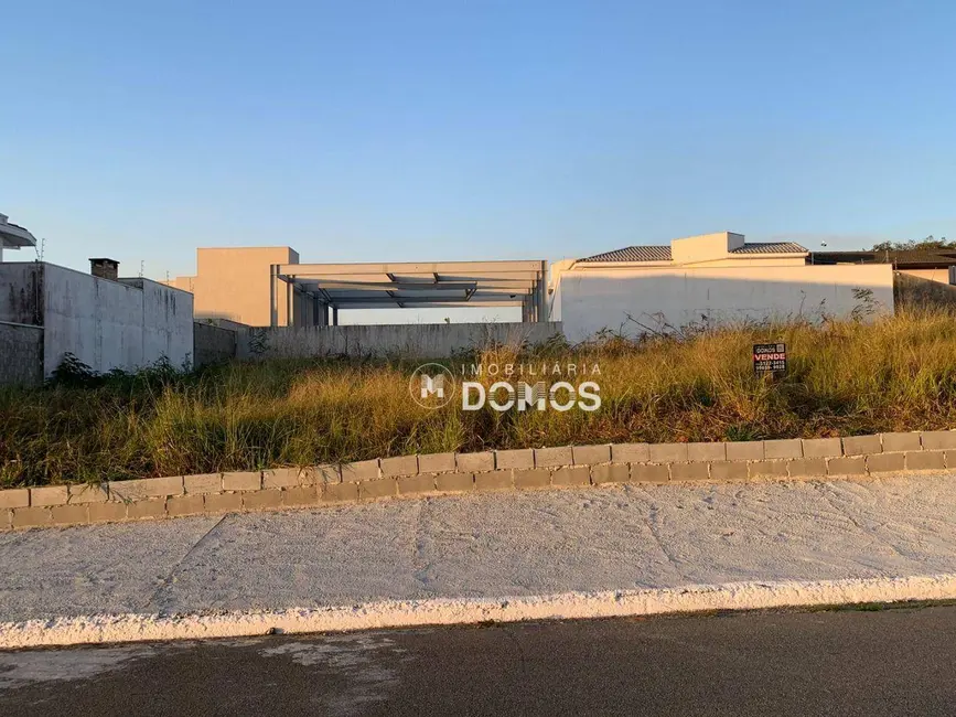 Terreno / Lote à venda, 450m2 em Village Mantiqueira, Guaratingueta - SP - imagem 1 Foto 1 de Terreno / Lote à venda, 450m2 em Village Mantiqueira, Guaratingueta - SP