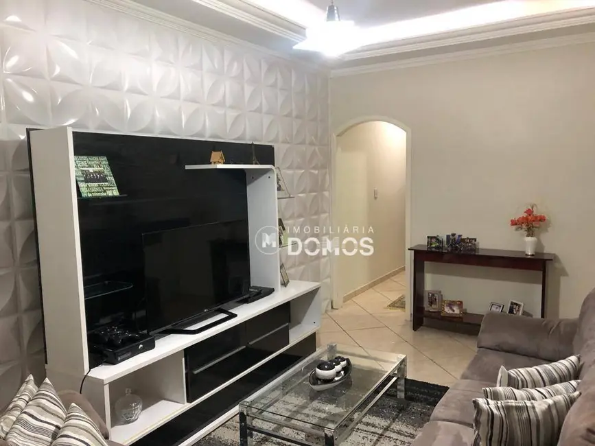 Casa com 3 quartos à venda, 125m2 em Aparecida - SP - imagem 4 Foto 4 de Casa com 3 quartos à venda, 125m2 em Aparecida - SP