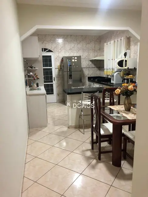 Casa com 3 quartos à venda, 125m2 em Aparecida - SP - imagem 3 Foto 3 de Casa com 3 quartos à venda, 125m2 em Aparecida - SP