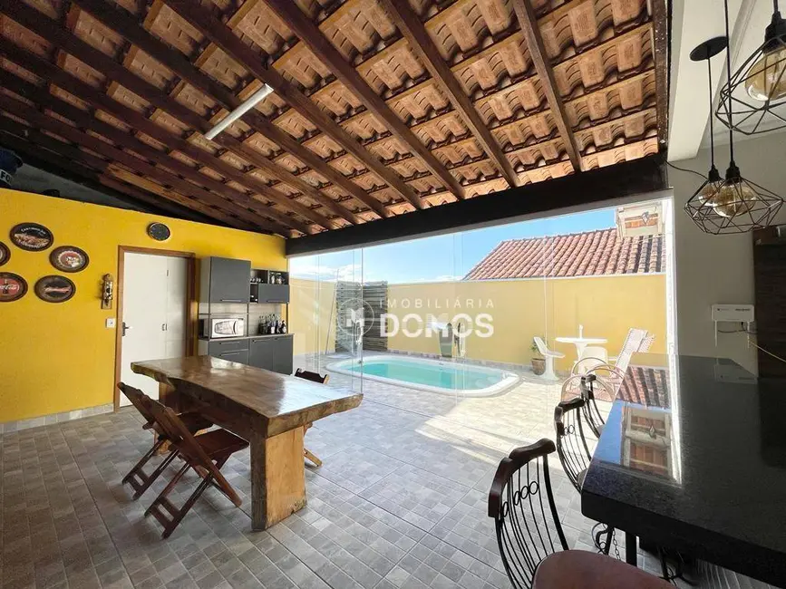 Foto 1 de Casa com 3 quartos à venda, 170m2 em Jardim França I, Guaratingueta - SP