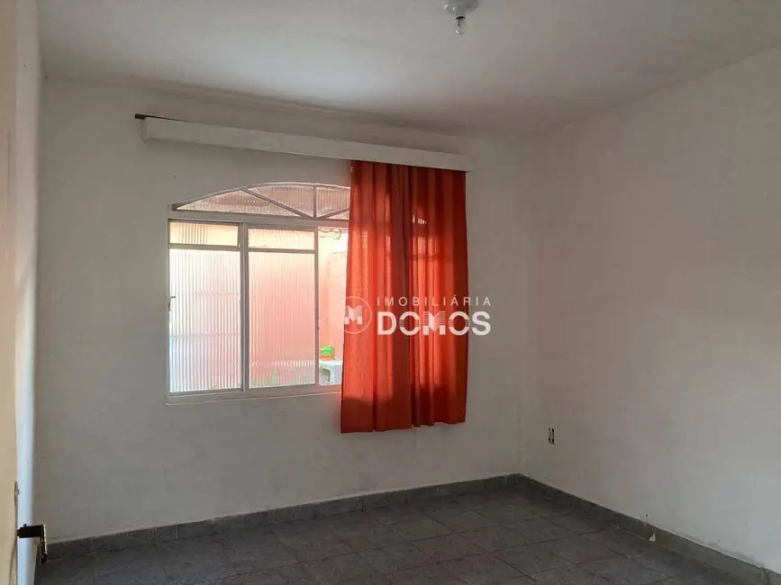 Foto 2 de Casa com 4 quartos à venda, 300m2 em Jardim do Vale, Guaratingueta - SP