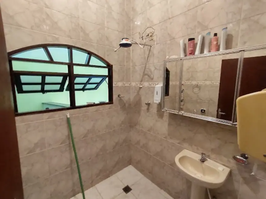 Chácara com 5 quartos à venda, 1052m2 em Chácaras Piagui, Guaratingueta - SP - imagem 8 Foto 8 de Chácara com 5 quartos à venda, 1052m2 em Chácaras Piagui, Guaratingueta - SP