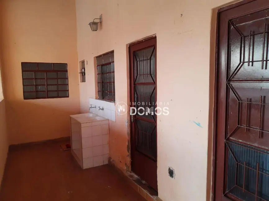 Foto 4 de Casa com 2 quartos à venda, 350m2 em Guaratingueta - SP