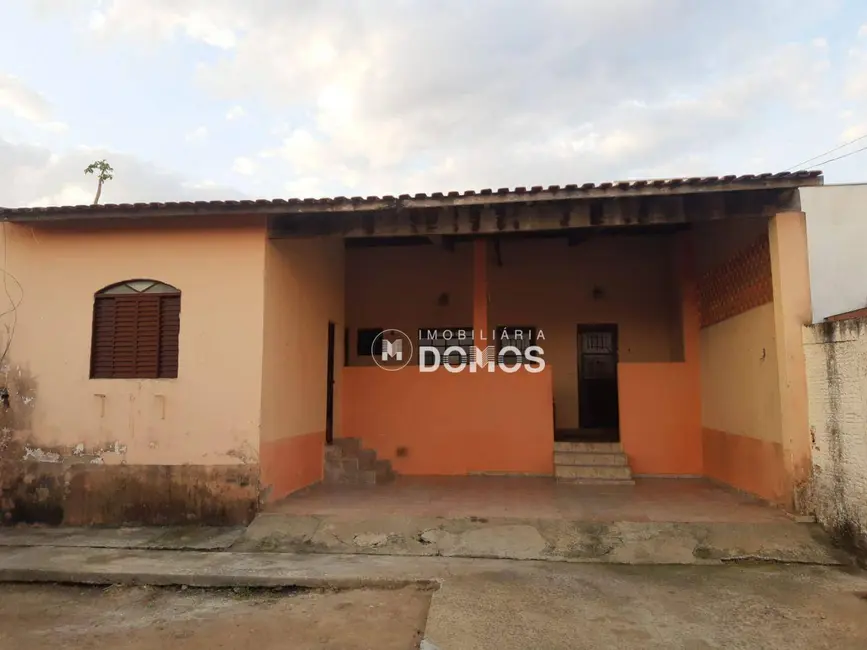 Foto 1 de Casa com 2 quartos à venda, 350m2 em Guaratingueta - SP