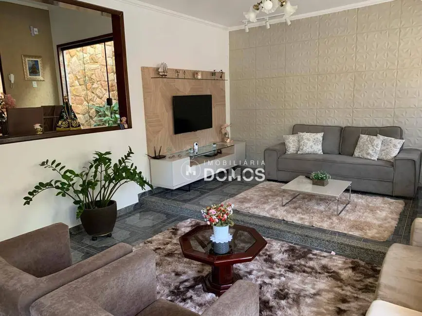 Foto 2 de Casa com 3 quartos à venda em Guaratingueta - SP