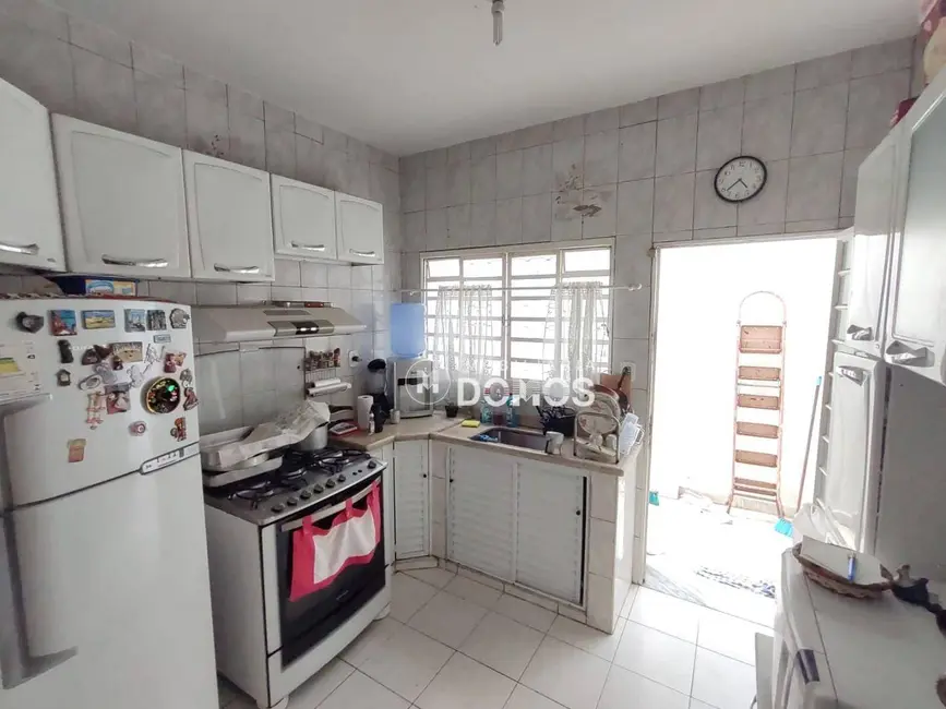 Foto 4 de Casa com 3 quartos à venda, 250m2 em Parque Residencial Beira Rio, Guaratingueta - SP