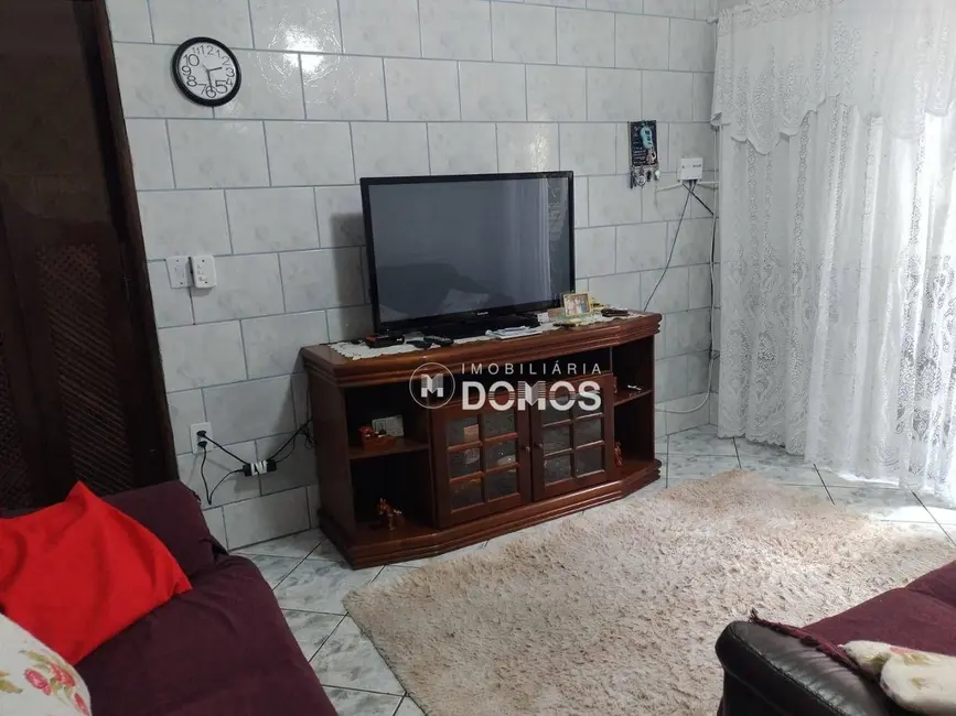 Casa com 6 quartos à venda, 133m2 em Aparecida - SP - imagem 3 Foto 3 de Casa com 6 quartos à venda, 133m2 em Aparecida - SP