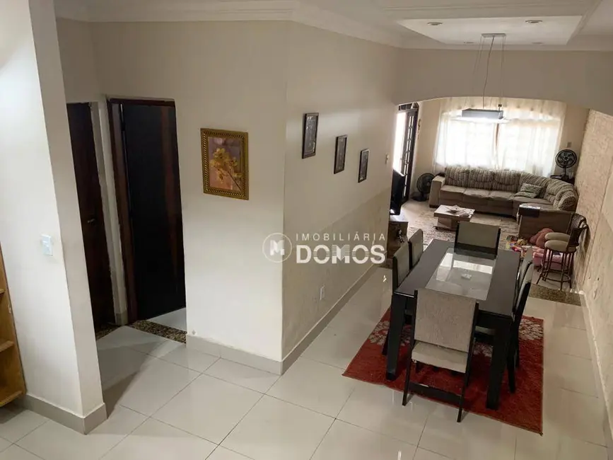 Foto 1 de Casa com 3 quartos à venda, 140m2 em Jardim Esperança, Guaratingueta - SP