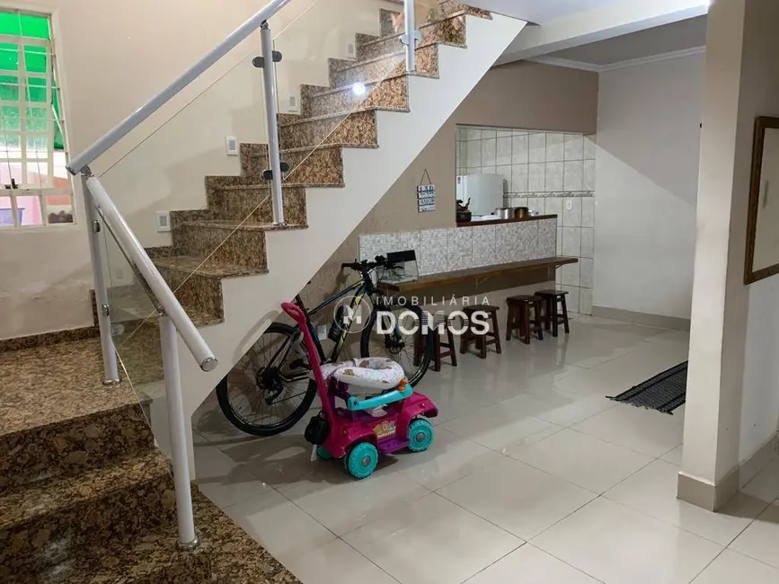 Foto 2 de Casa com 3 quartos à venda, 140m2 em Jardim Esperança, Guaratingueta - SP