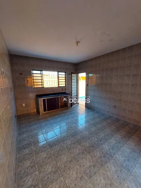 Foto 2 de Casa com 4 quartos à venda, 280m2 em Parque Residencial Beira Rio, Guaratingueta - SP