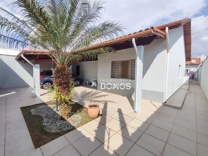 Foto 1 de Casa com 2 quartos à venda, 300m2 em Jardim Bela Vista II, Guaratingueta - SP