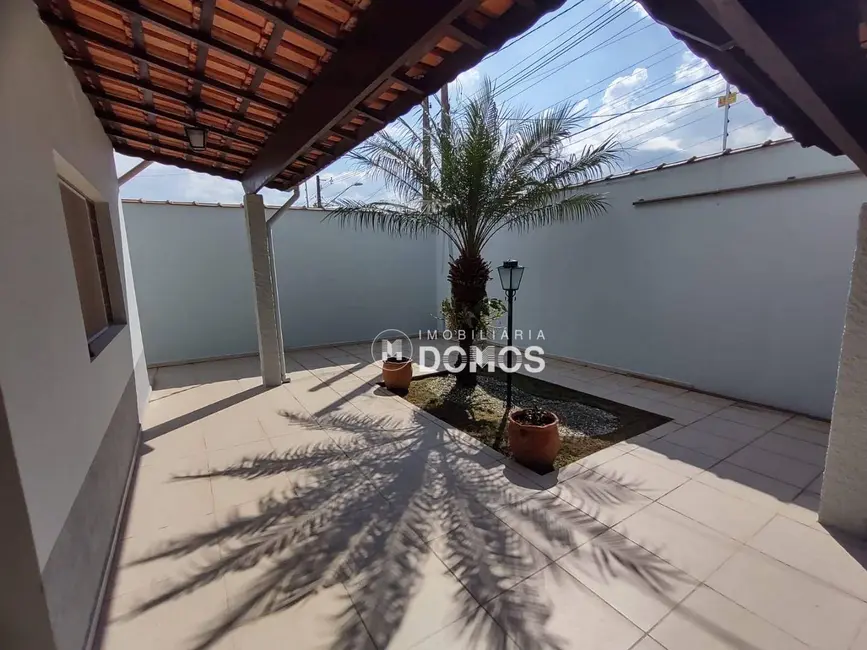 Foto 2 de Casa com 2 quartos à venda, 300m2 em Jardim Bela Vista II, Guaratingueta - SP