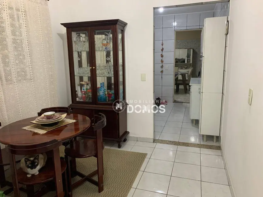 Foto 2 de Casa com 3 quartos à venda, 170m2 em Vila Municipal I, Guaratingueta - SP