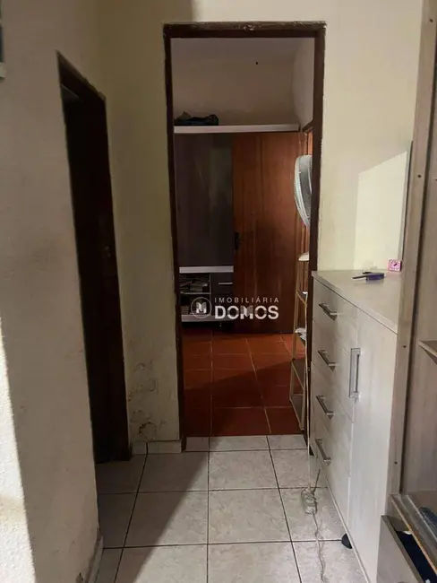 Foto 3 de Casa com 2 quartos à venda, 300m2 em Guaratingueta - SP