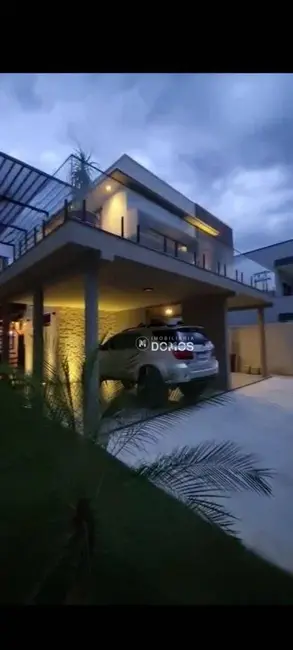 Foto 1 de Casa com 3 quartos à venda, 300m2 em Guaratingueta - SP