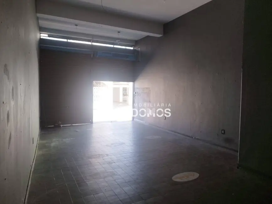 Loja para alugar em Centro, Guaratingueta - SP - imagem 4 Foto 4 de Loja para alugar em Centro, Guaratingueta - SP