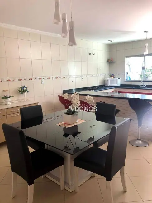 Foto 1 de Casa com 3 quartos à venda, 170m2 em Parque São Francisco, Guaratingueta - SP