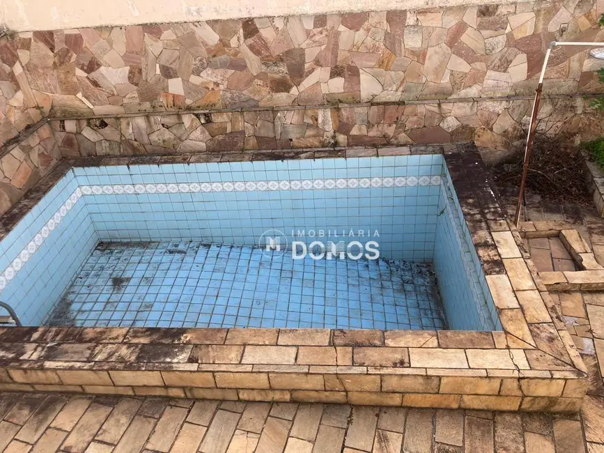 Foto 5 de Casa com 3 quartos à venda, 300m2 em Centro, Guaratingueta - SP