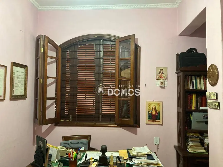 Foto 3 de Casa com 3 quartos à venda, 300m2 em Centro, Guaratingueta - SP