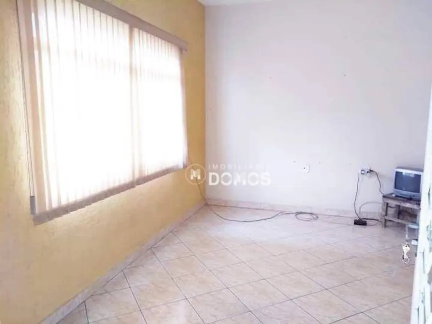 Foto 5 de Casa com 3 quartos à venda, 300m2 em Jardim Rony, Guaratingueta - SP