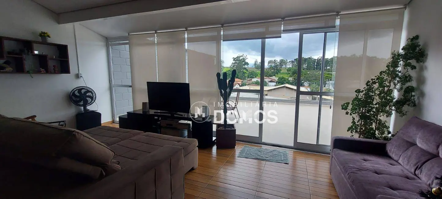 Foto 3 de Casa com 2 quartos à venda, 345m2 em Guaratingueta - SP