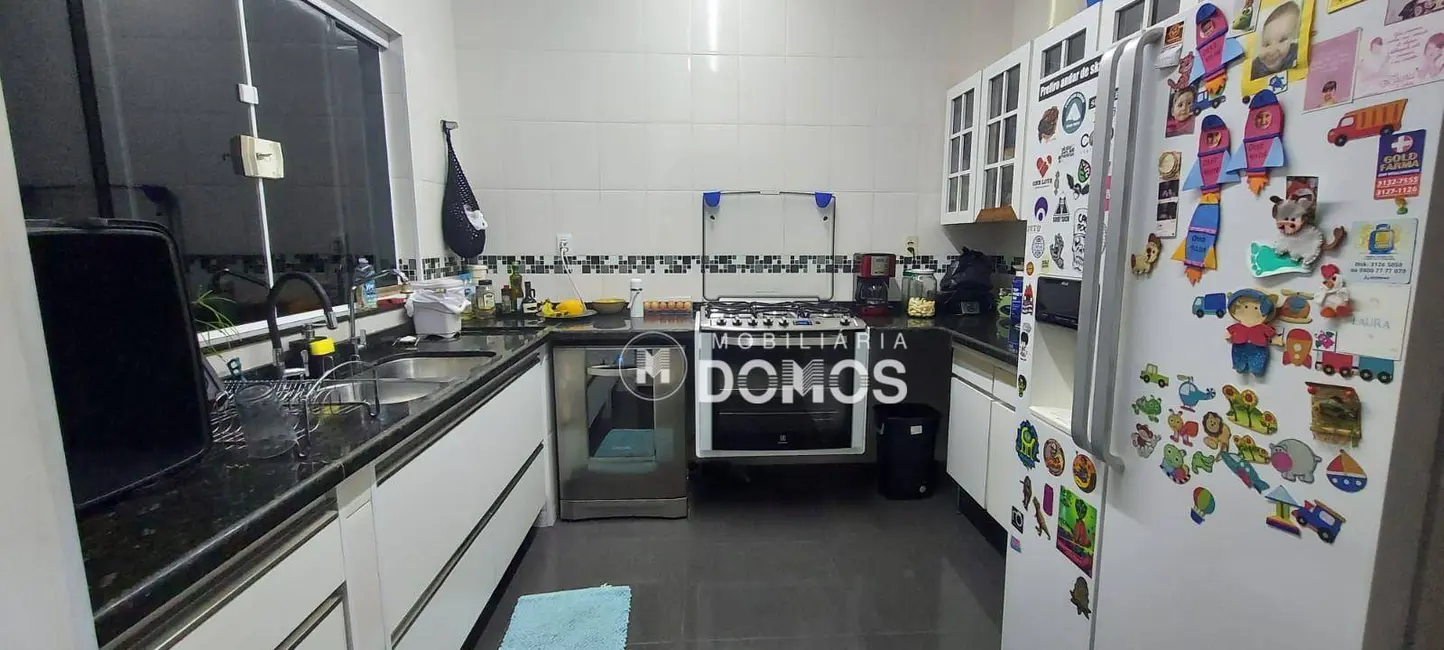 Foto 4 de Casa com 2 quartos à venda, 345m2 em Guaratingueta - SP