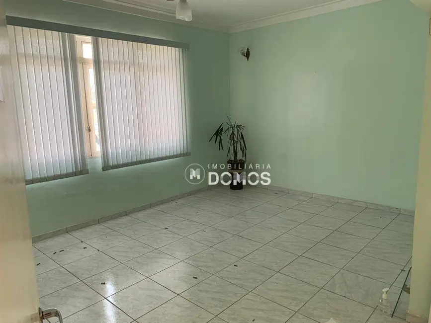 Foto 1 de Casa com 4 quartos para alugar, 300m2 em São Benedito, Guaratingueta - SP