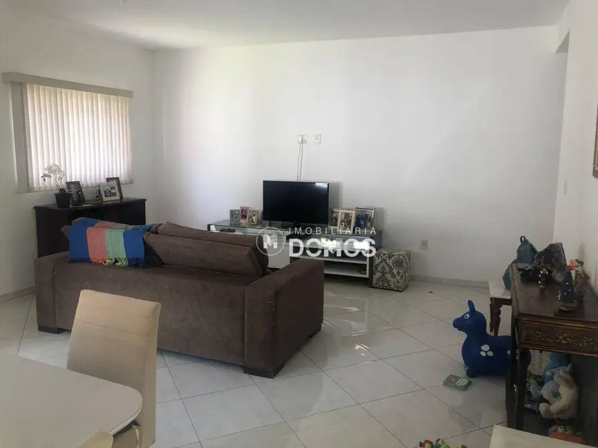 Foto 1 de Casa com 3 quartos à venda, 300m2 em Guaratingueta - SP