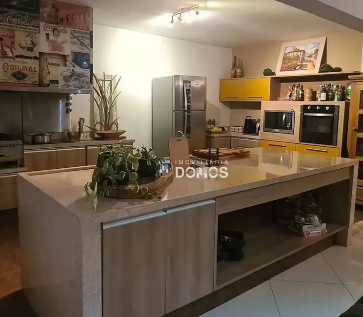 Casa com 3 quartos à venda, 656m2 em Internacional Park, Guaratingueta - SP - imagem 4 Foto 4 de Casa com 3 quartos à venda, 656m2 em Internacional Park, Guaratingueta - SP