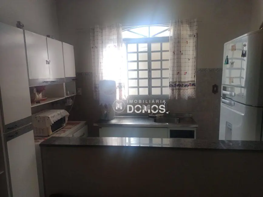 Foto 2 de Casa com 3 quartos à venda, 275m2 em Aparecida - SP