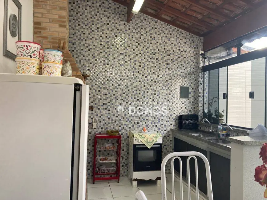 Foto 4 de Casa com 2 quartos à venda, 250m2 em Guaratingueta - SP