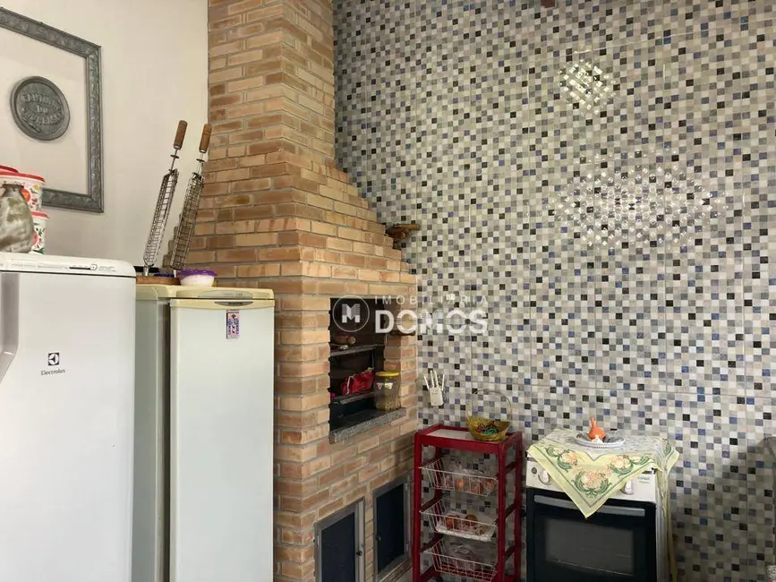 Foto 3 de Casa com 2 quartos à venda, 250m2 em Guaratingueta - SP