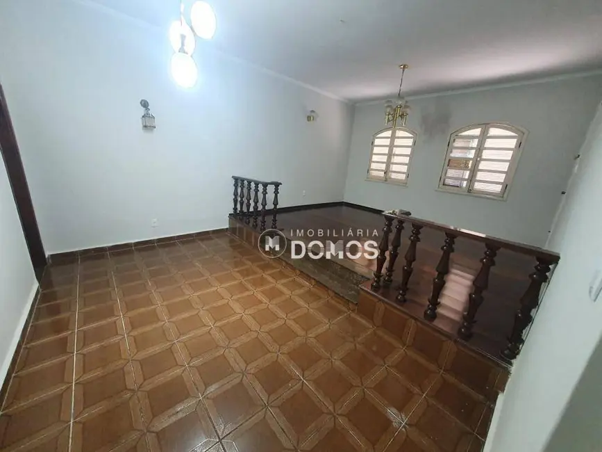Foto 4 de Casa com 4 quartos à venda, 300m2 em Vila Comendador Rodrigues Alves, Guaratingueta - SP