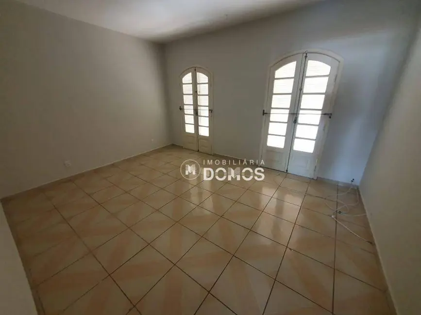 Foto 9 de Casa com 4 quartos à venda, 300m2 em Vila Comendador Rodrigues Alves, Guaratingueta - SP