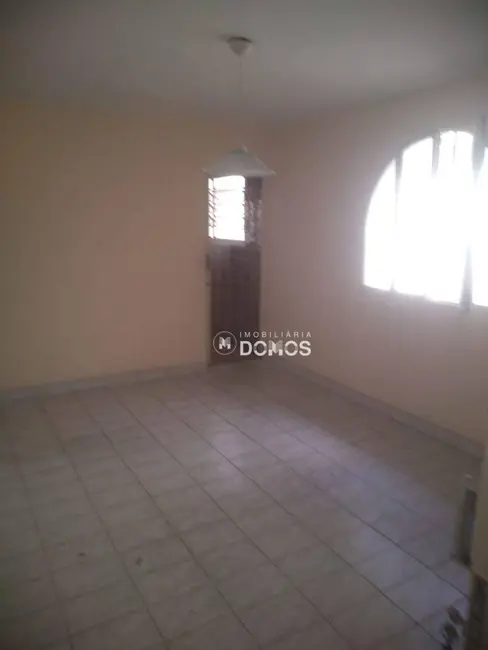 Foto 2 de Casa com 2 quartos à venda, 180m2 em Parque São Francisco, Guaratingueta - SP