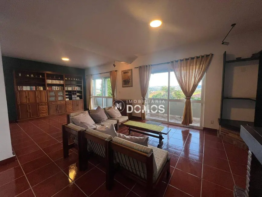 Foto 3 de Casa com 3 quartos à venda, 1003m2 em Jardim Panorama, Guaratingueta - SP