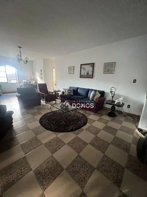 Foto 1 de Casa com 3 quartos à venda, 1000m2 em Jardim Panorama, Guaratingueta - SP