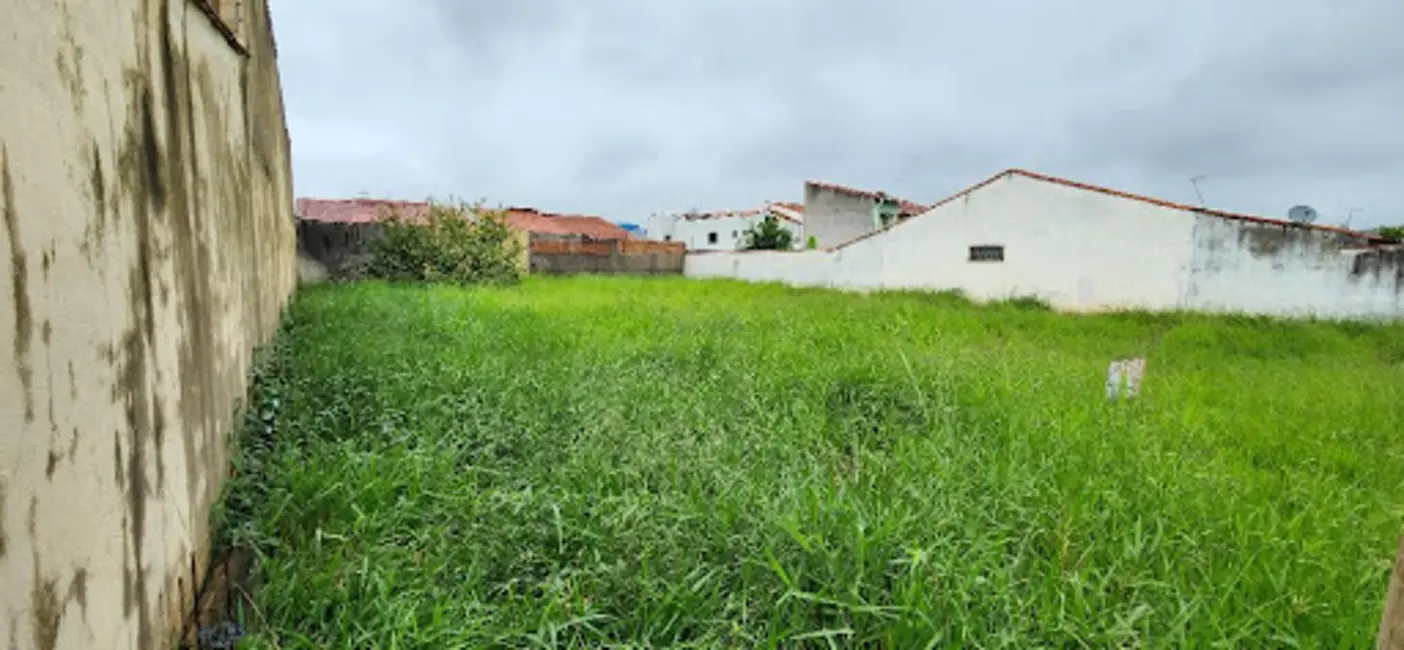 Foto 2 de Terreno / Lote à venda, 300m2 em Guaratingueta - SP