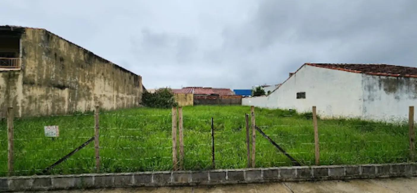 Foto 1 de Terreno / Lote à venda, 300m2 em Guaratingueta - SP