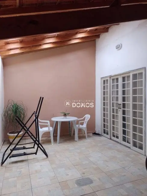 Foto 1 de Casa com 3 quartos à venda, 250m2 em Guaratingueta - SP
