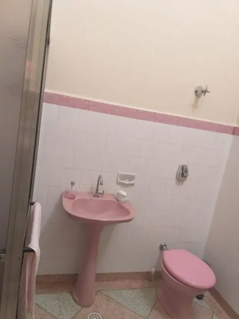 Casa com 3 quartos à venda, 300m2 em Pedregulho, Guaratingueta - SP - imagem 3 Foto 3 de Casa com 3 quartos à venda, 300m2 em Pedregulho, Guaratingueta - SP