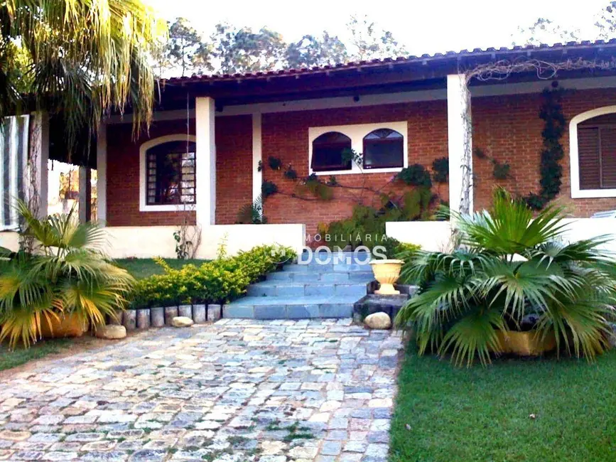 Chácara com 3 quartos à venda, 2000m2 em Pingo de Ouro, Guaratingueta - SP - imagem 6 Foto 6 de Chácara com 3 quartos à venda, 2000m2 em Pingo de Ouro, Guaratingueta - SP