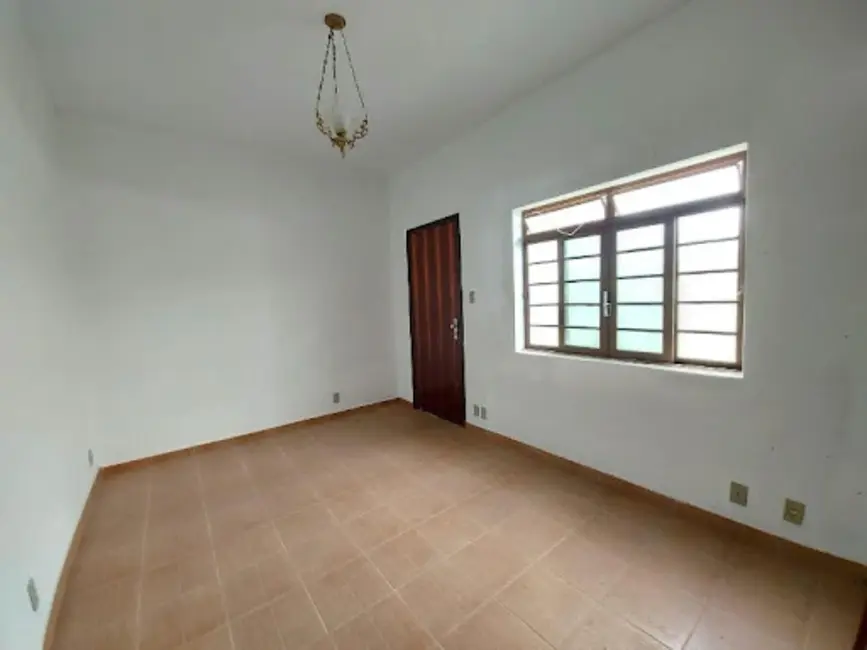 Casa com 3 quartos à venda, 300m2 em Pedregulho, Guaratingueta - SP - imagem 3 Foto 3 de Casa com 3 quartos à venda, 300m2 em Pedregulho, Guaratingueta - SP