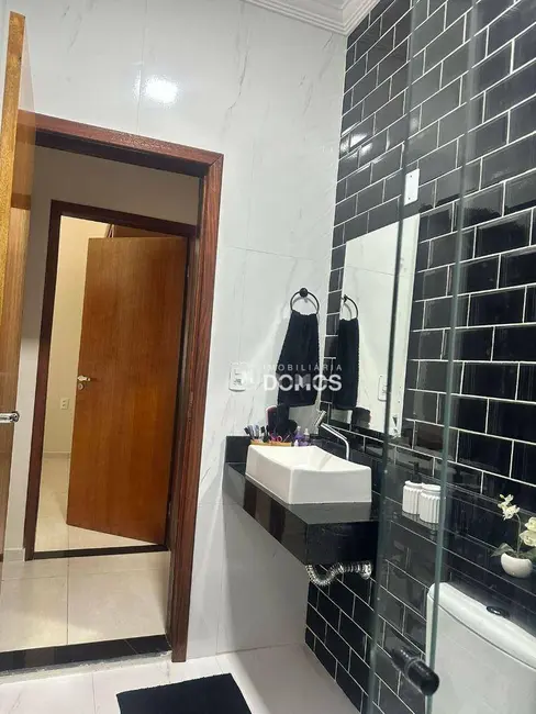 Casa com 3 quartos à venda, 250m2 em Parque do Sol, Guaratingueta - SP - imagem 6 Foto 6 de Casa com 3 quartos à venda, 250m2 em Parque do Sol, Guaratingueta - SP