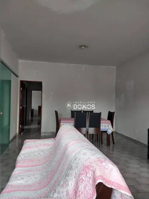 Foto 2 de Casa com 2 quartos à venda, 300m2 em Residencial Nino, Guaratingueta - SP