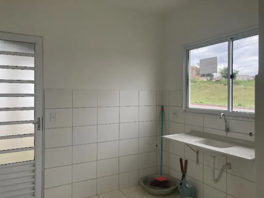 Foto 1 de Casa com 2 quartos à venda em Guaratingueta - SP