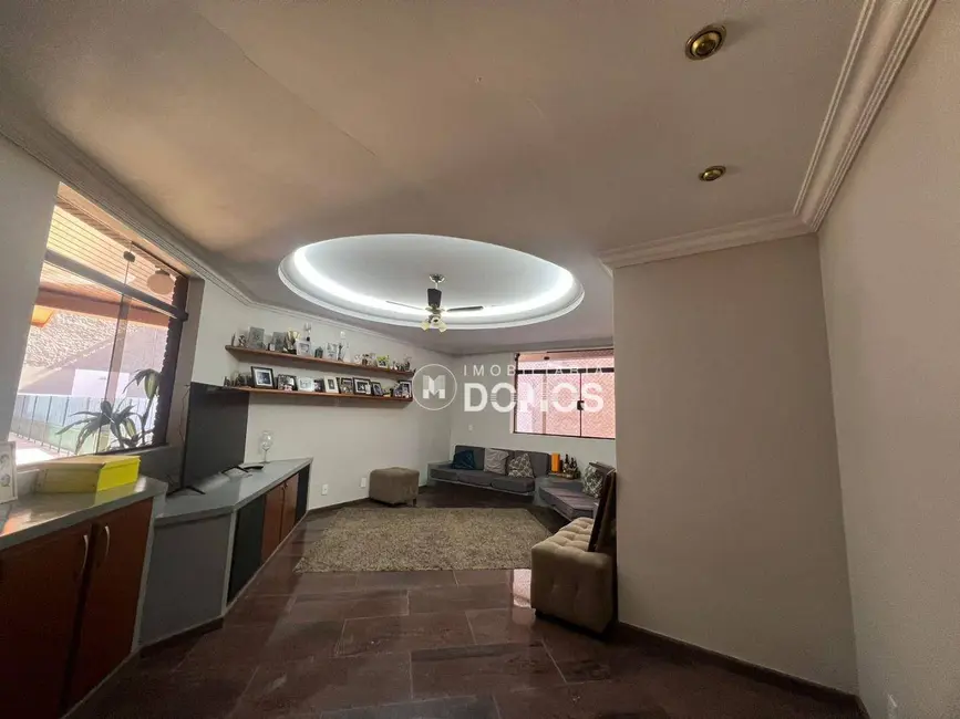 Foto 2 de Sobrado com 6 quartos à venda e para alugar, 1140m2 em Portal das Colinas, Guaratingueta - SP